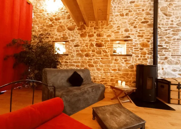 Casa de Férias La Grange De Marie à St Angel - Magnifique Grange Rénovée En Loft Pour 1 à 6 Pers Saint-Angel (Allier)